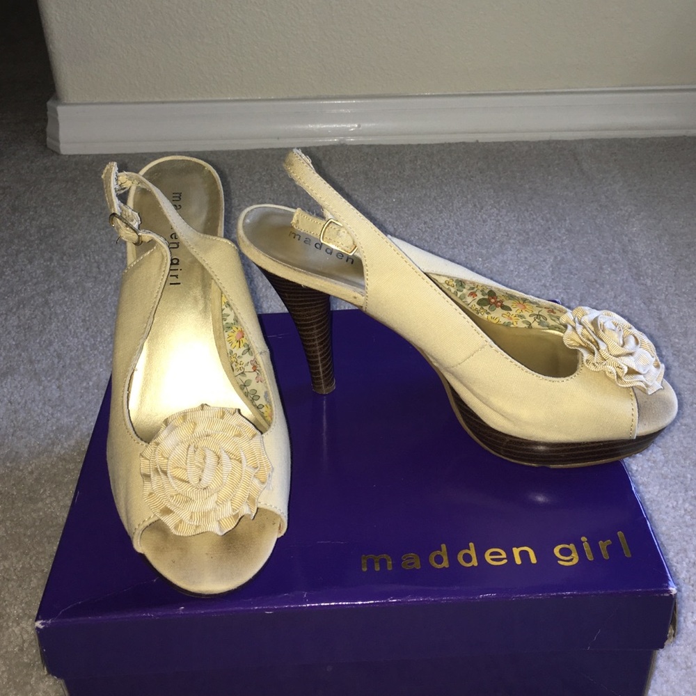 Cream slingback open toe heels 8